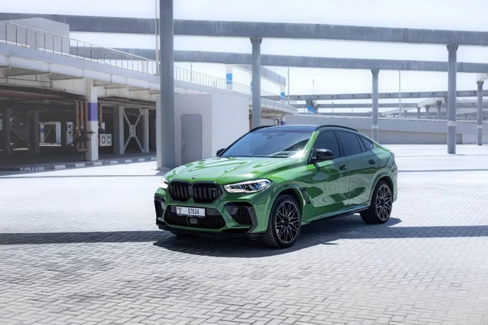 Kiralık BMW X6M Competition Yeşil 2022 içinde Dubai