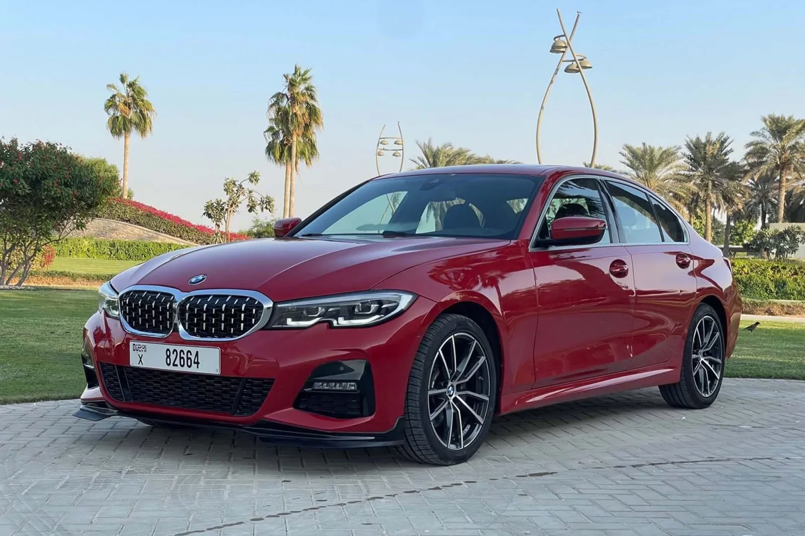 Loyer BMW 3-Series 330 Rouge 2020 en Dubai