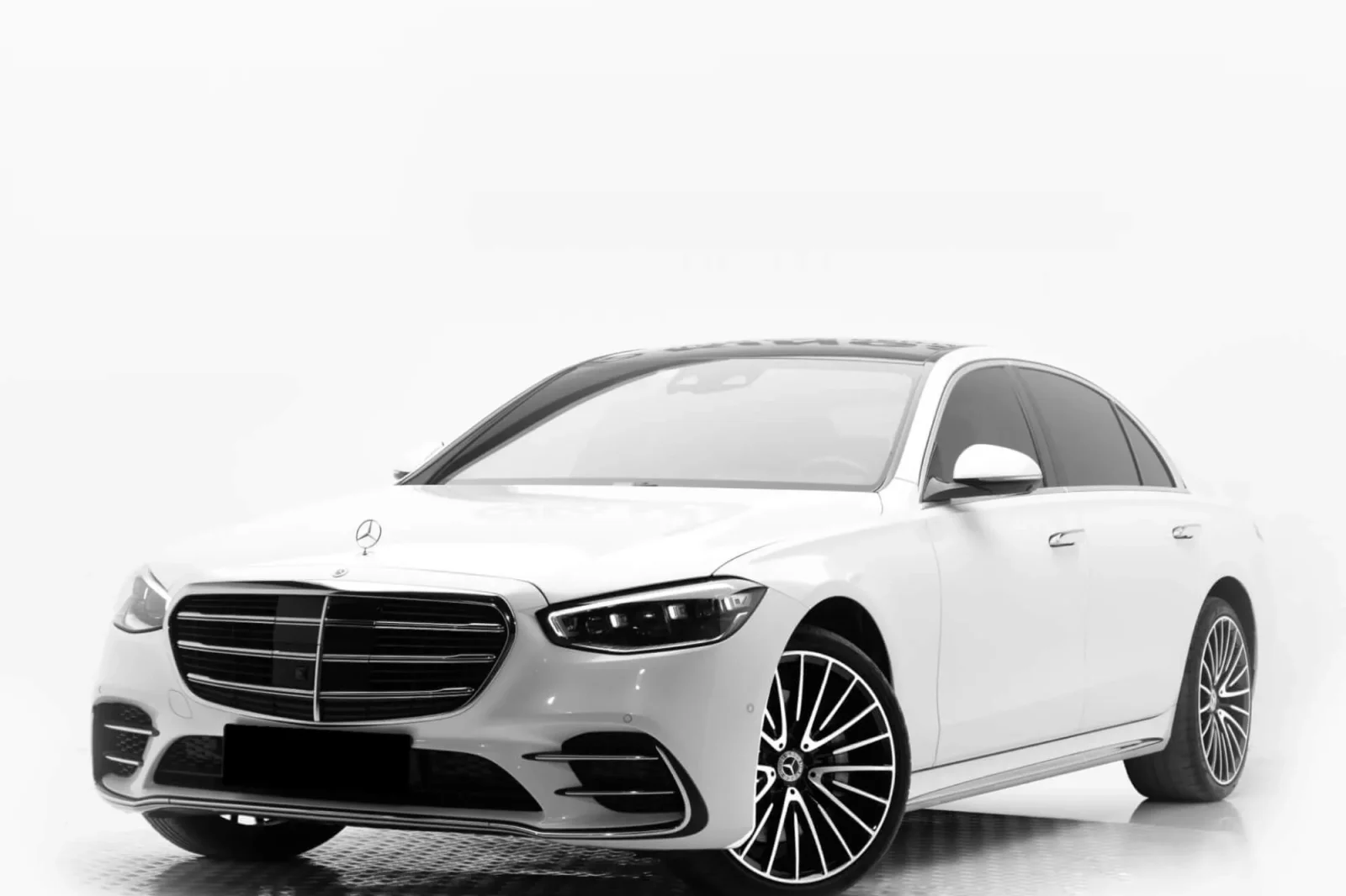 Loyer Mercedes-Benz S-Class 580 Blanc 2023 en Dubai