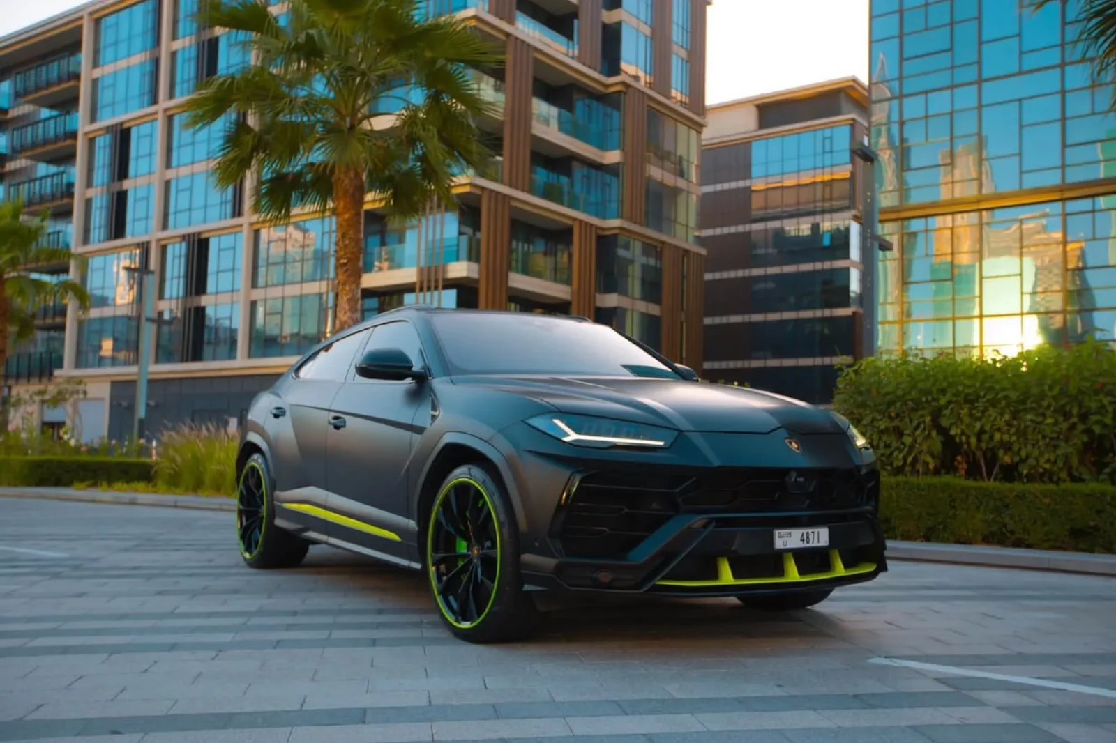 Kiralık Lamborghini Urus  Siyah 2022 içinde Dubai