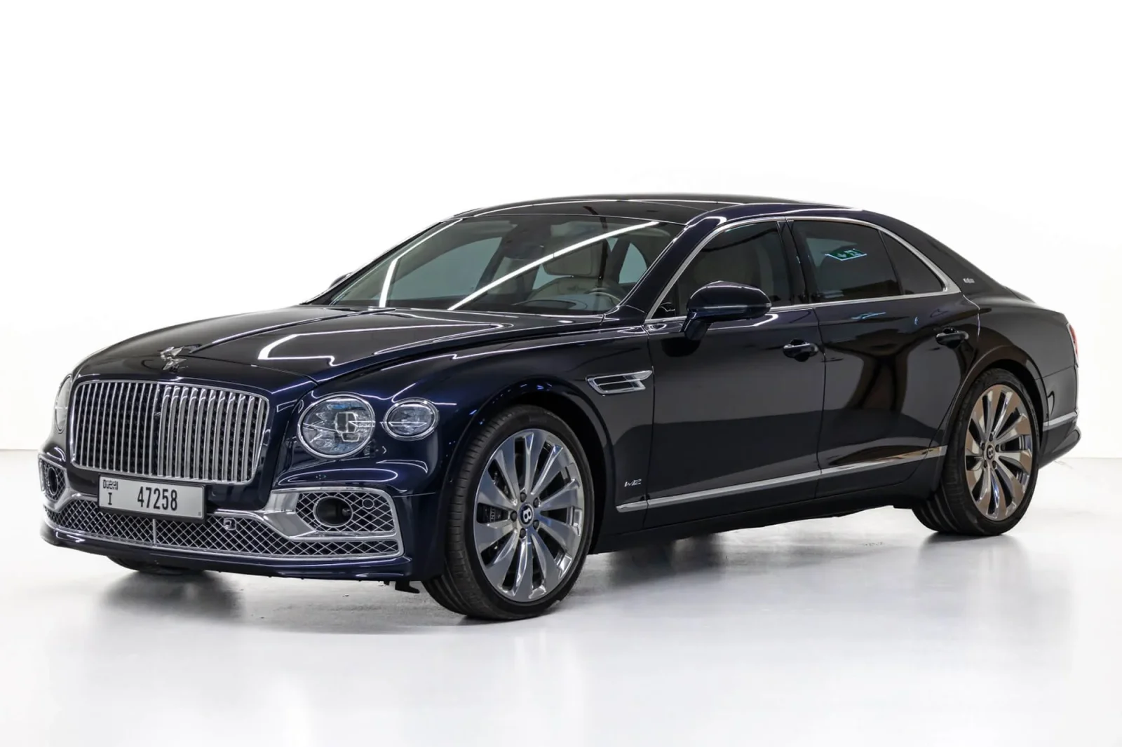 Miete Bentley Flying Spur  Blau 2022 in der Dubai