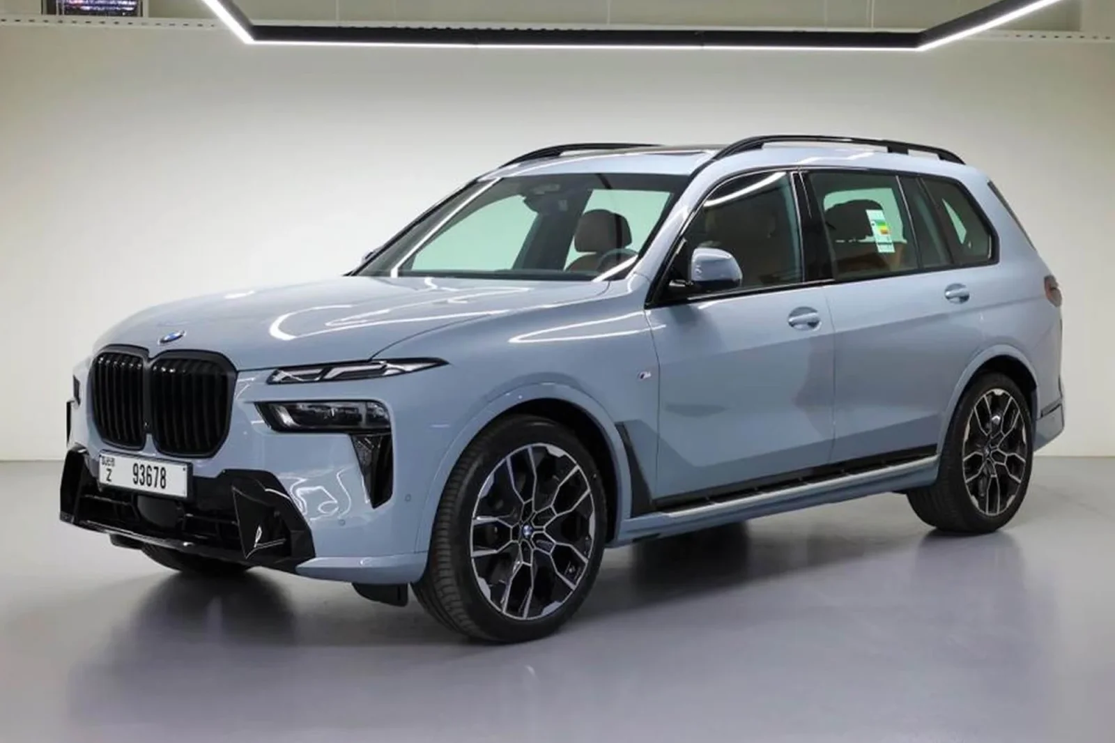 Loyer BMW X7  Bleu 2023 en Dubai