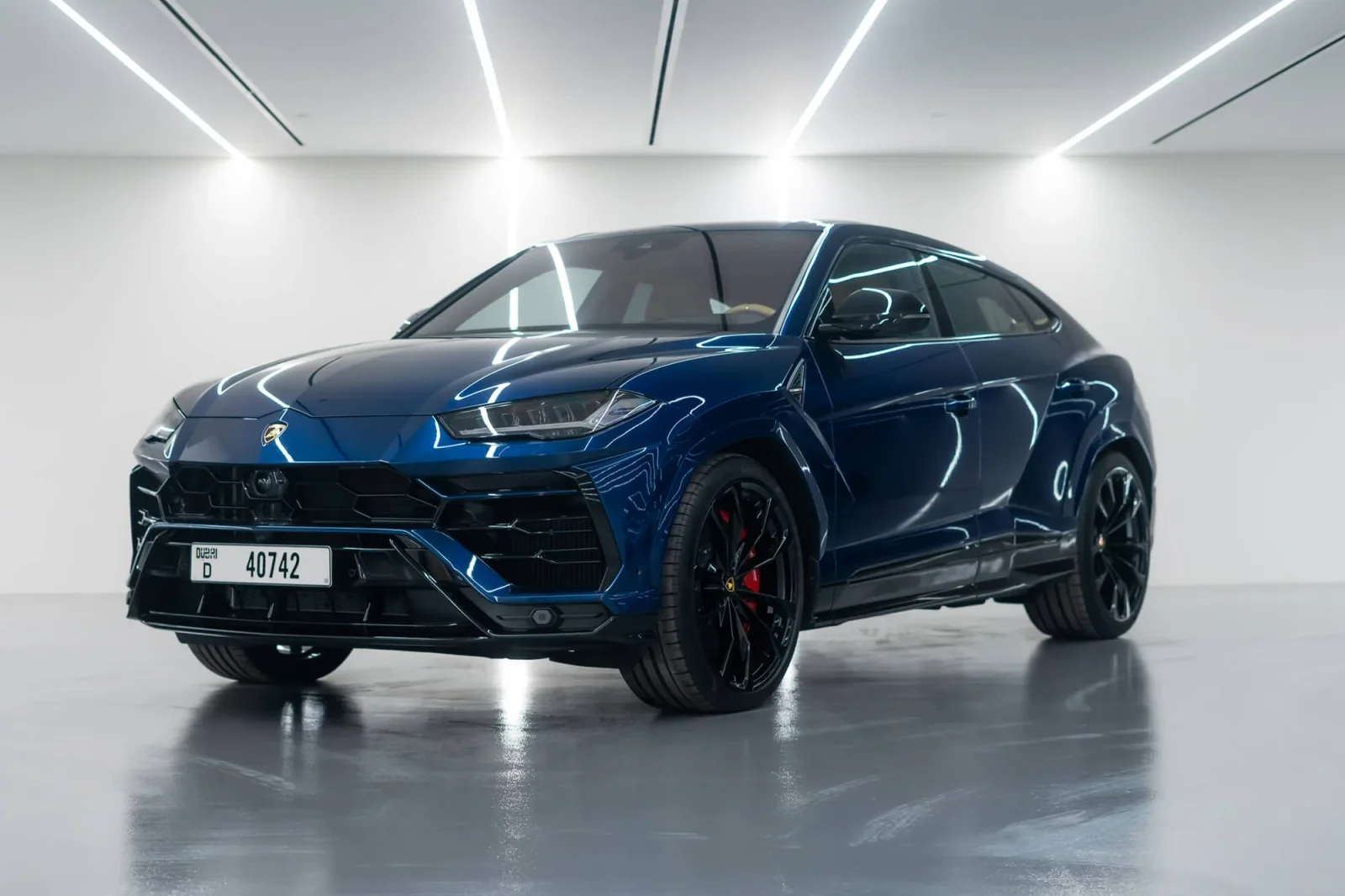 Miete Lamborghini Urus  Blau 2022 in der Dubai