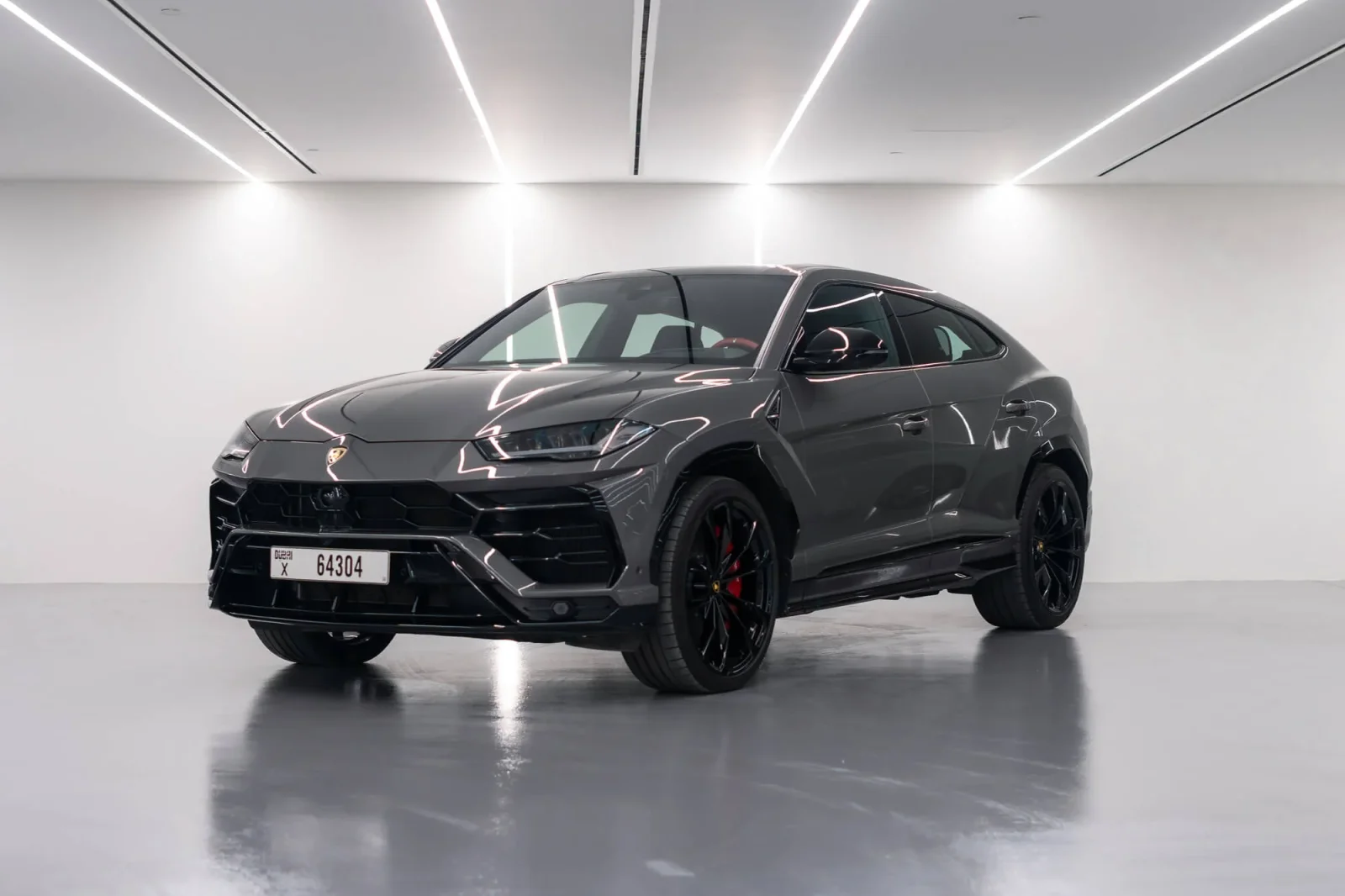 Kiralık Lamborghini Urus  Gri 2022 içinde Dubai