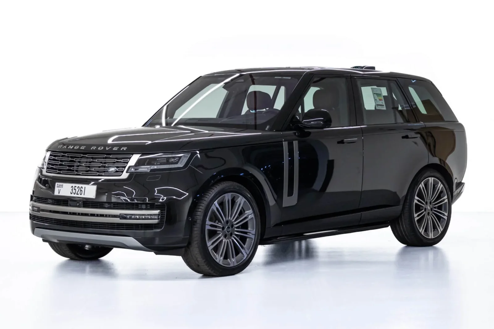 Kiralık Land Rover Range Rover  Siyah 2023 içinde Dubai