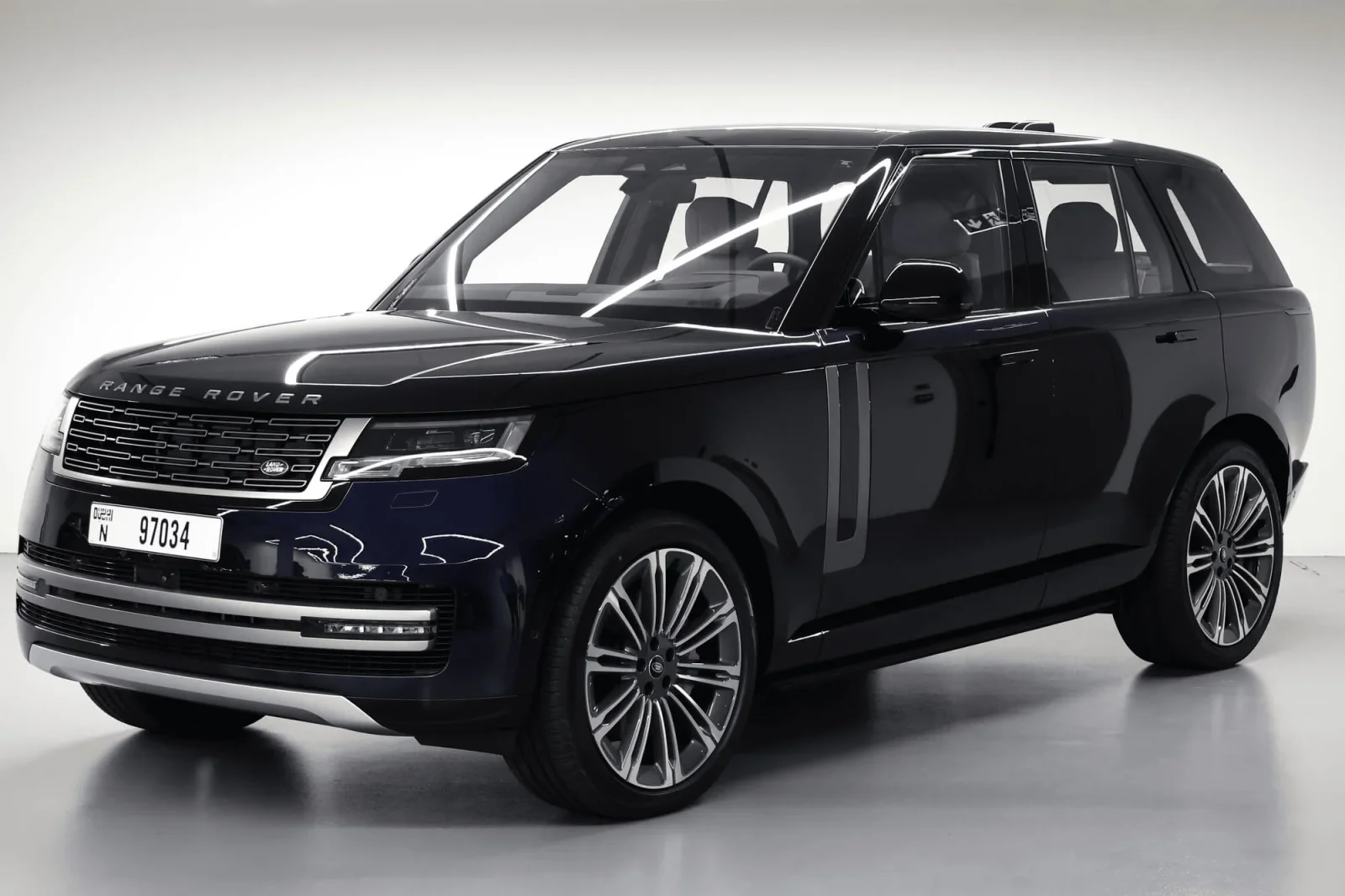 Miete Land Rover Range Rover  Blau 2023 in der Dubai