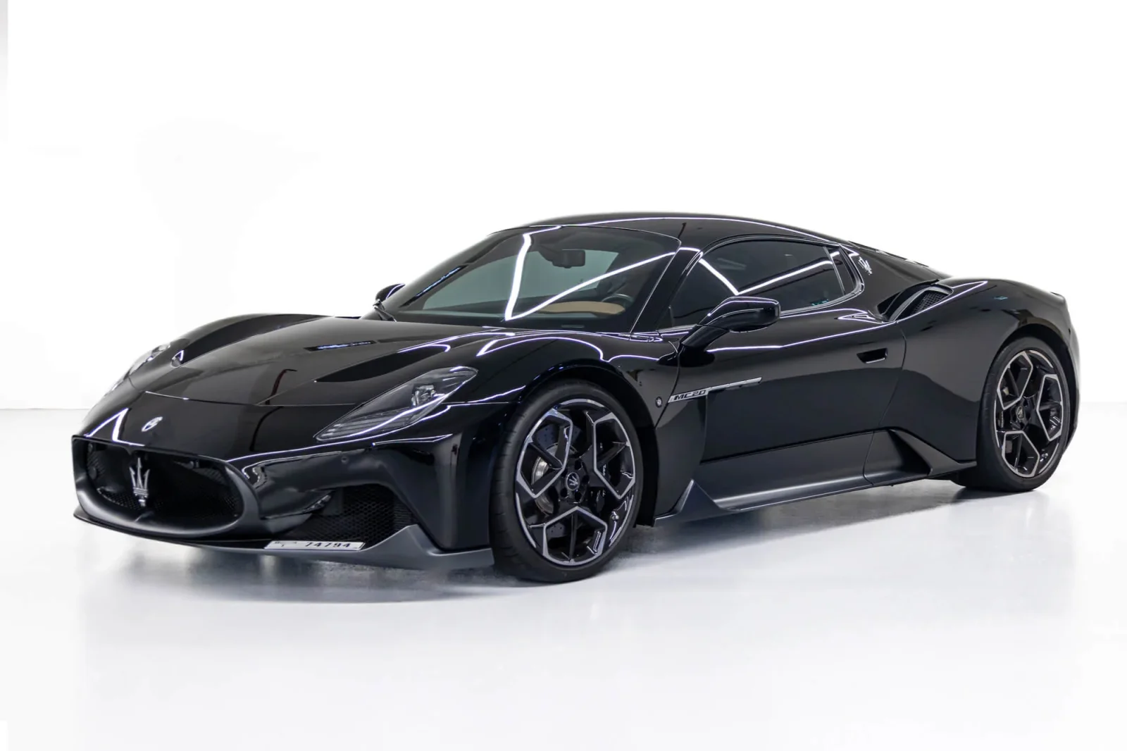 Loyer Maserati MC20  Noir 2023 en Dubai