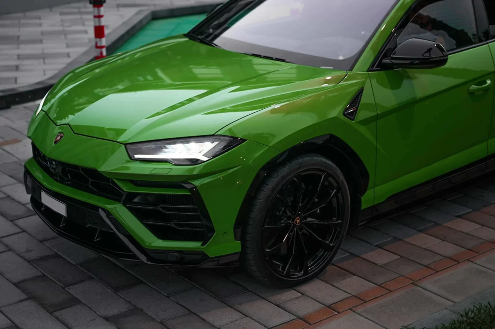 Аренда Lamborghini Urus  Зеленый 2022 в Дубае