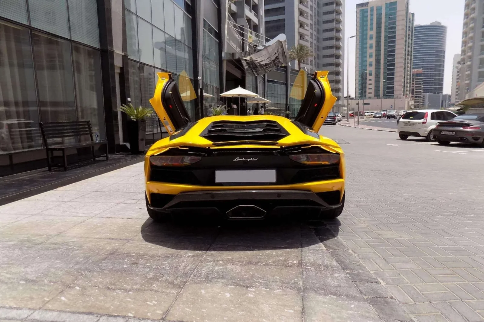 Huren Lamborghini Aventador S Geel 2021 in Dubai - 5 