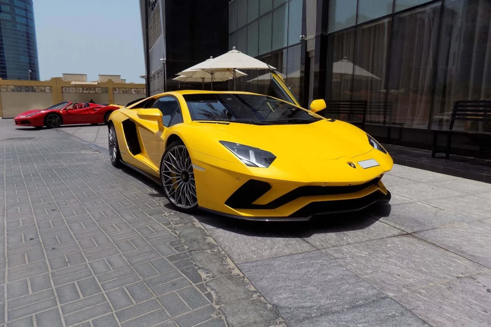 Miete Lamborghini Aventador S Gelb 2021 in der Dubai