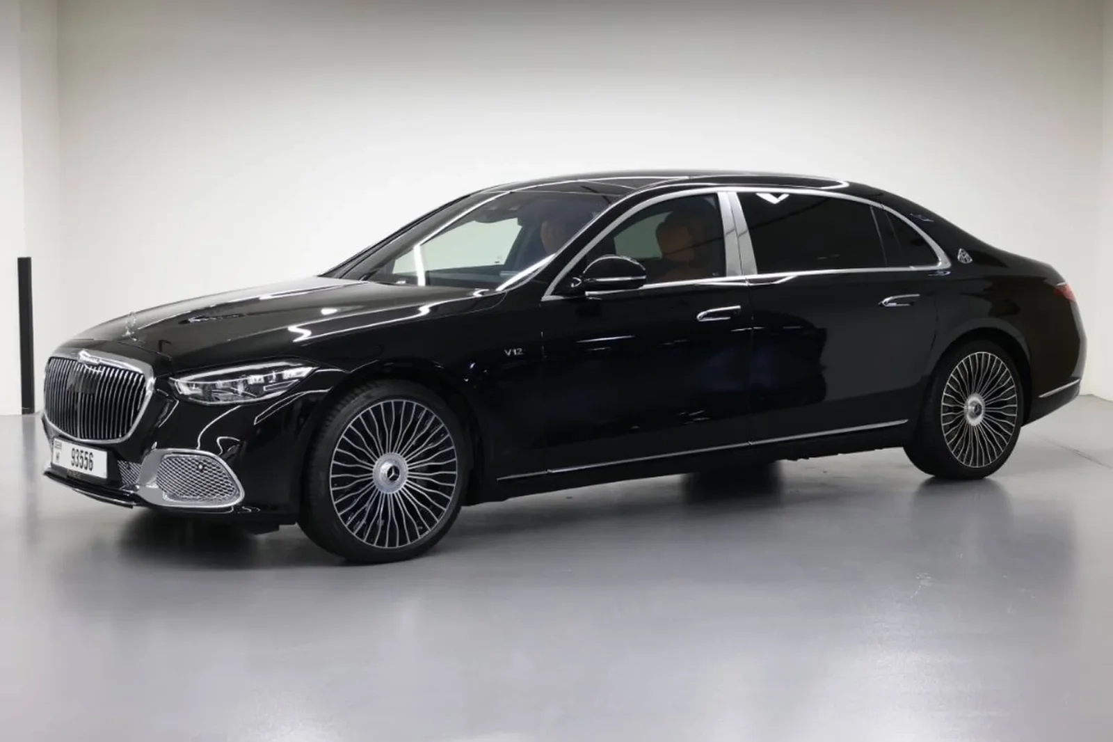 Kiralık Mercedes-Benz S-Class S680 Maybach Siyah 2022 içinde Dubai