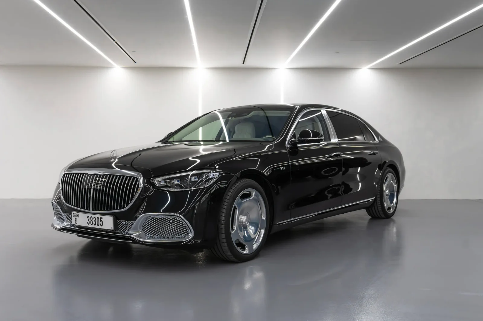 Kiralık Mercedes-Benz S-Class S680 Maybach Siyah 2022 içinde Dubai