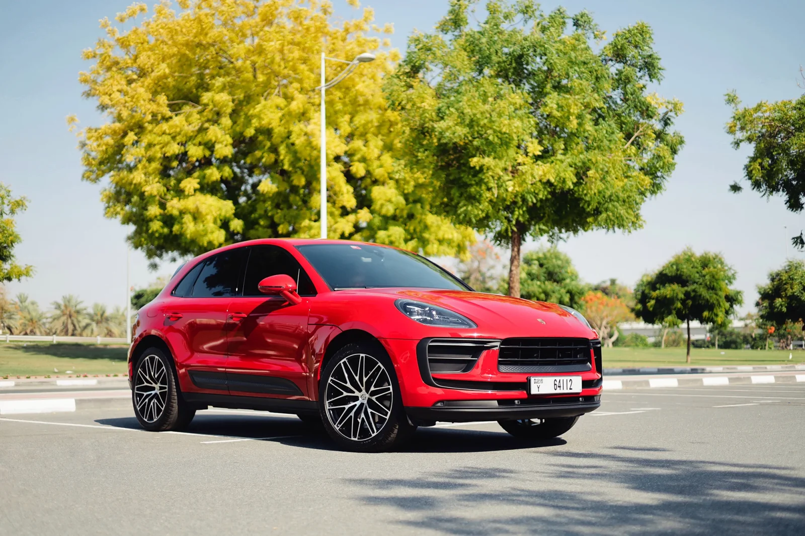 Loyer Porsche Macan  Rouge 2023 en Dubai