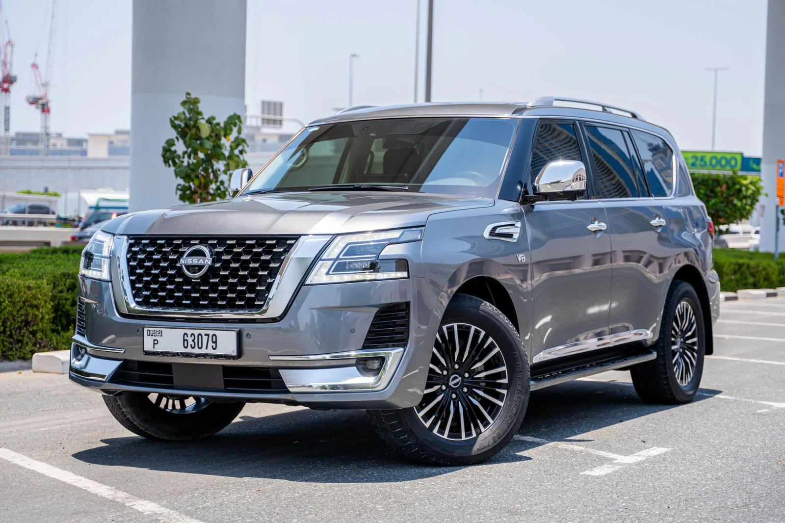 Miete Nissan Patrol  Grau 2022 in der Dubai