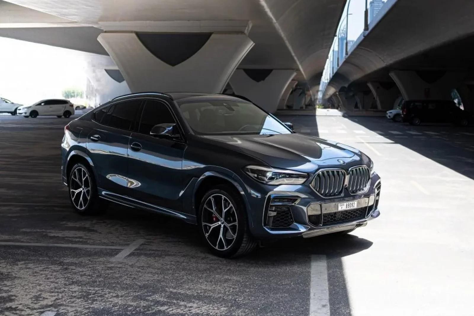 Miete BMW X6M Performance Grau 2023 in der Dubai