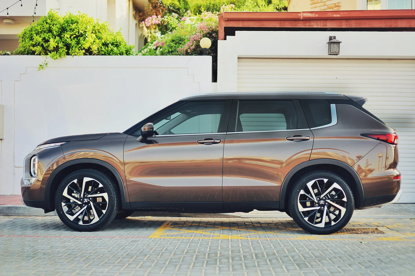 Loyer Mitsubishi Outlander  Brun 2024 en Dubai - 7 