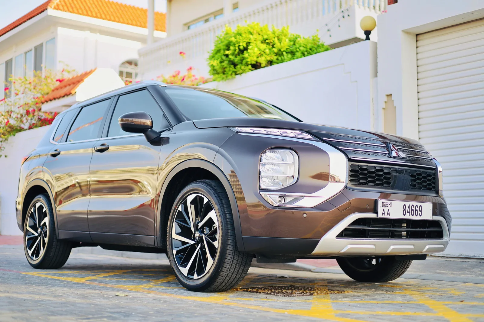Loyer Mitsubishi Outlander  Brun 2024 en Dubai - 10 