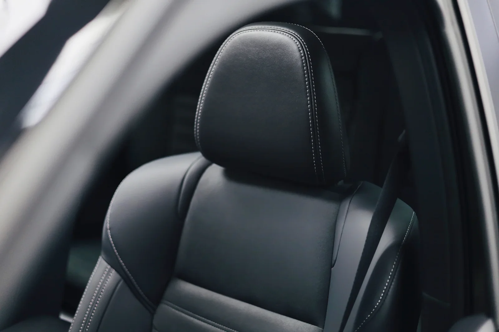 Loyer Mitsubishi Outlander  Brun 2024 en Dubai - 4 