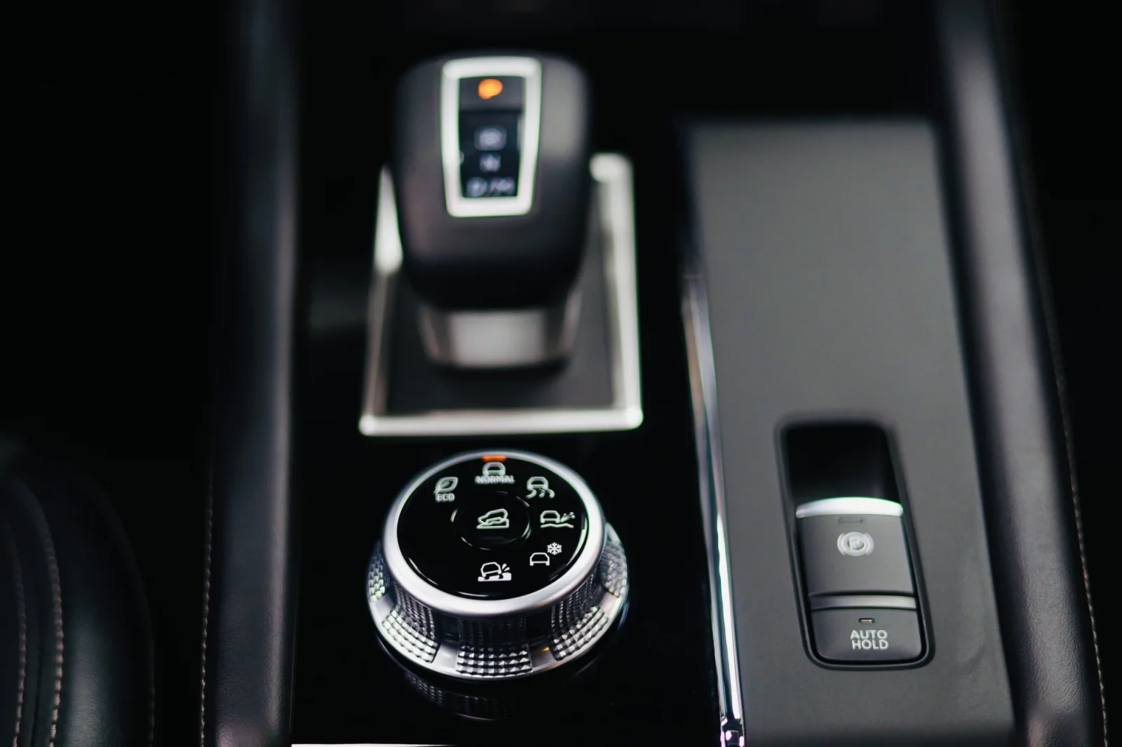 Loyer Mitsubishi Outlander  Brun 2024 en Dubai - 6 