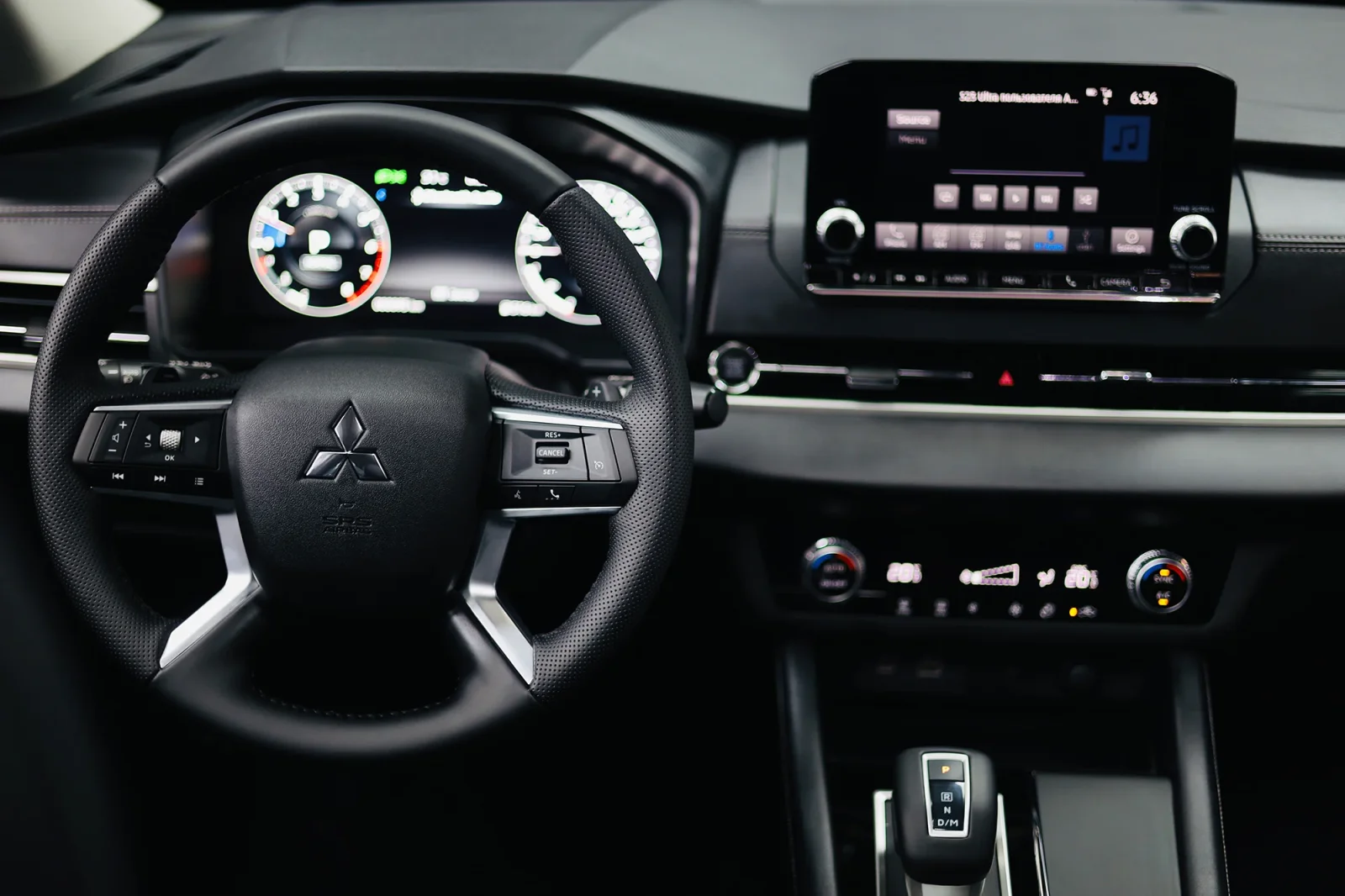 Loyer Mitsubishi Outlander  Brun 2024 en Dubai - 3 