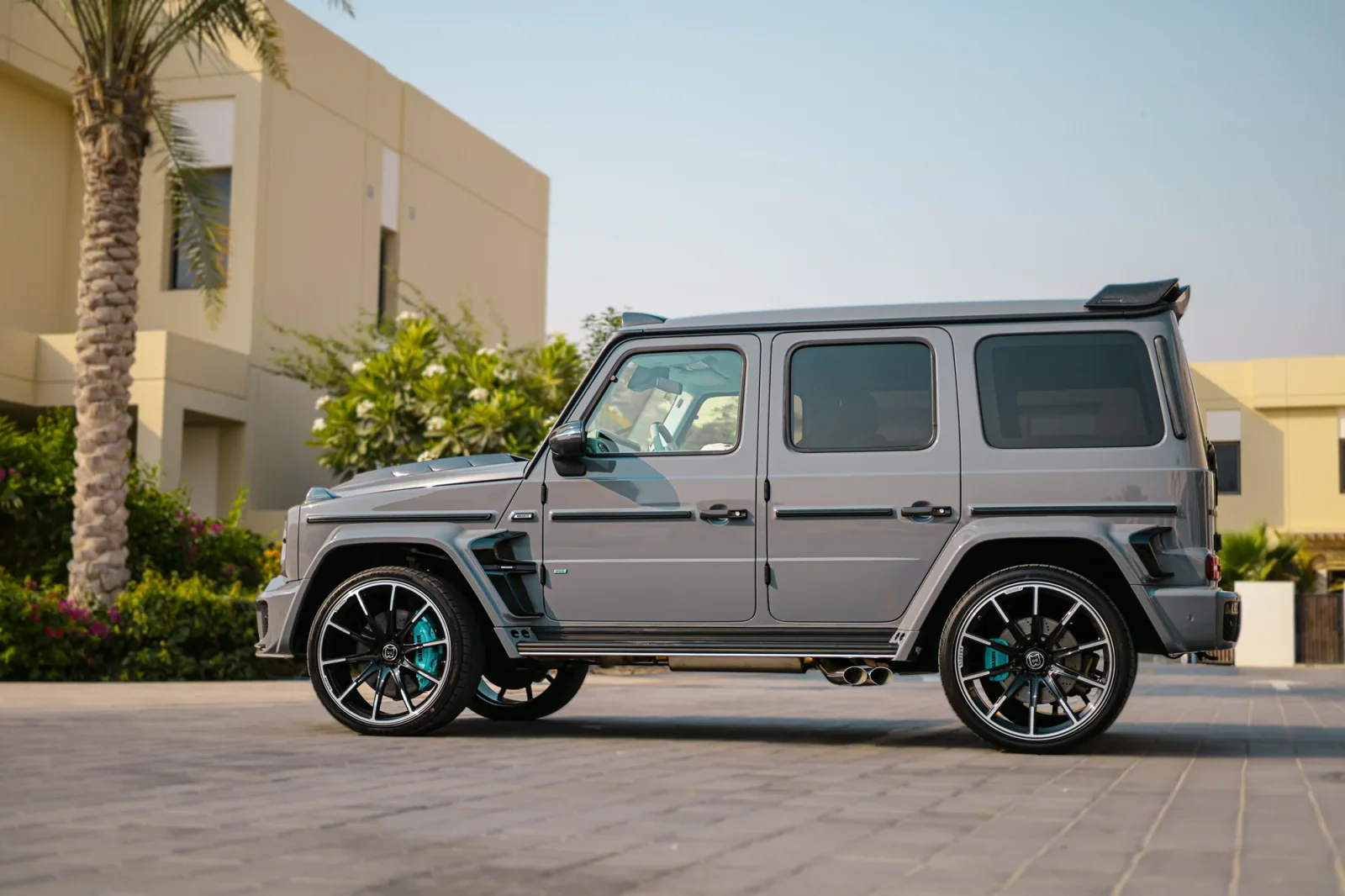 Huren Mercedes-Benz G-Class G800 Brabus Grijs 2023 in Dubai - 10 