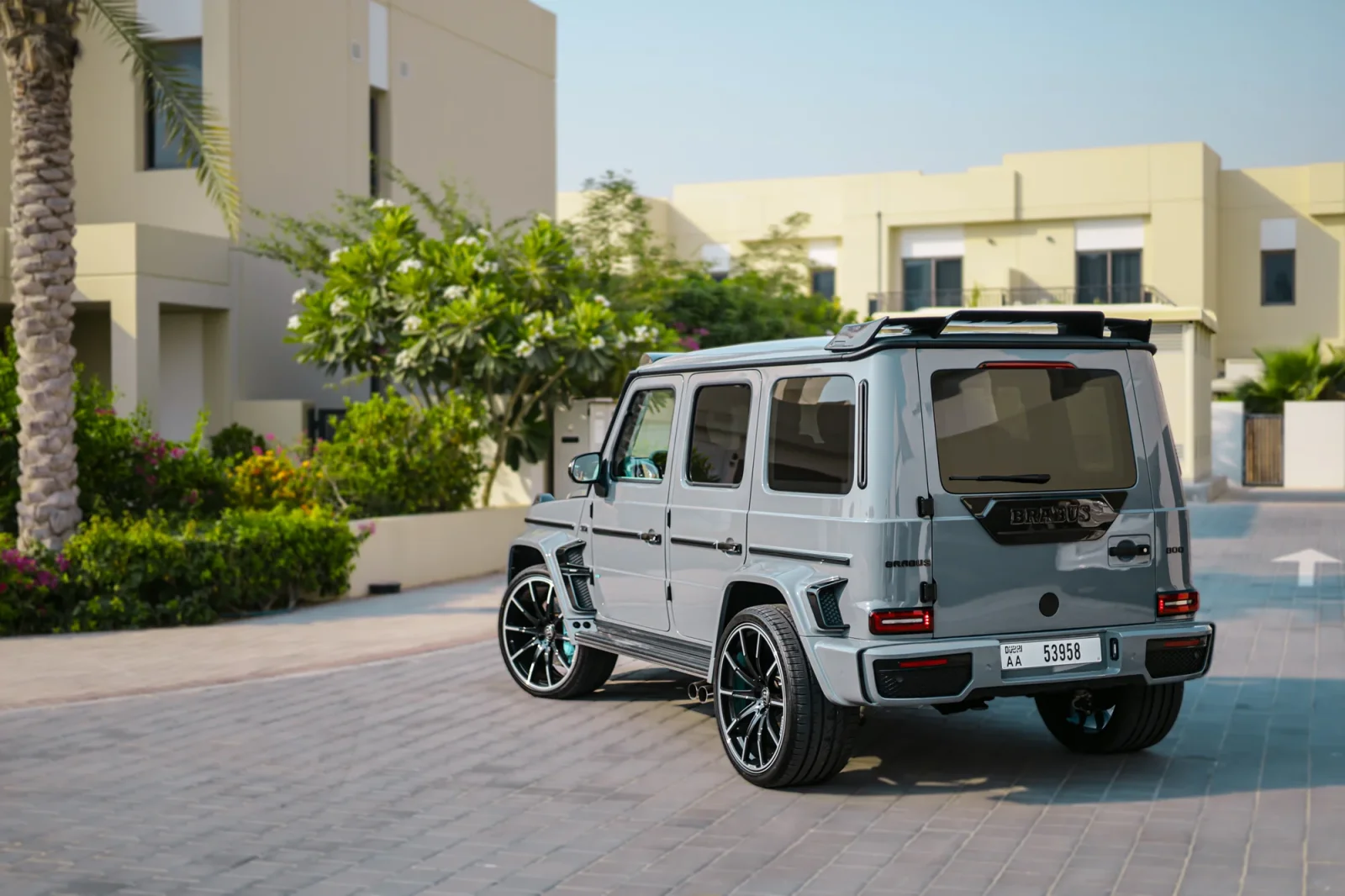 Huren Mercedes-Benz G-Class G800 Brabus Grijs 2023 in Dubai - 11 