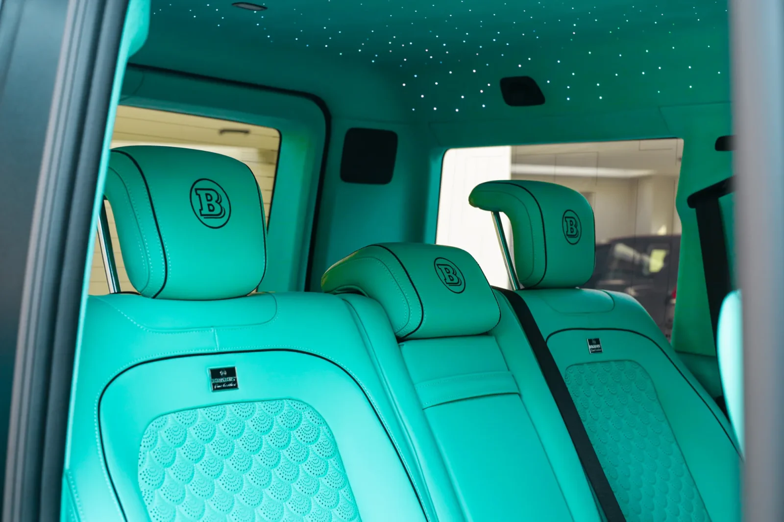 Huren Mercedes-Benz G-Class G800 Brabus Grijs 2023 in Dubai - 8 