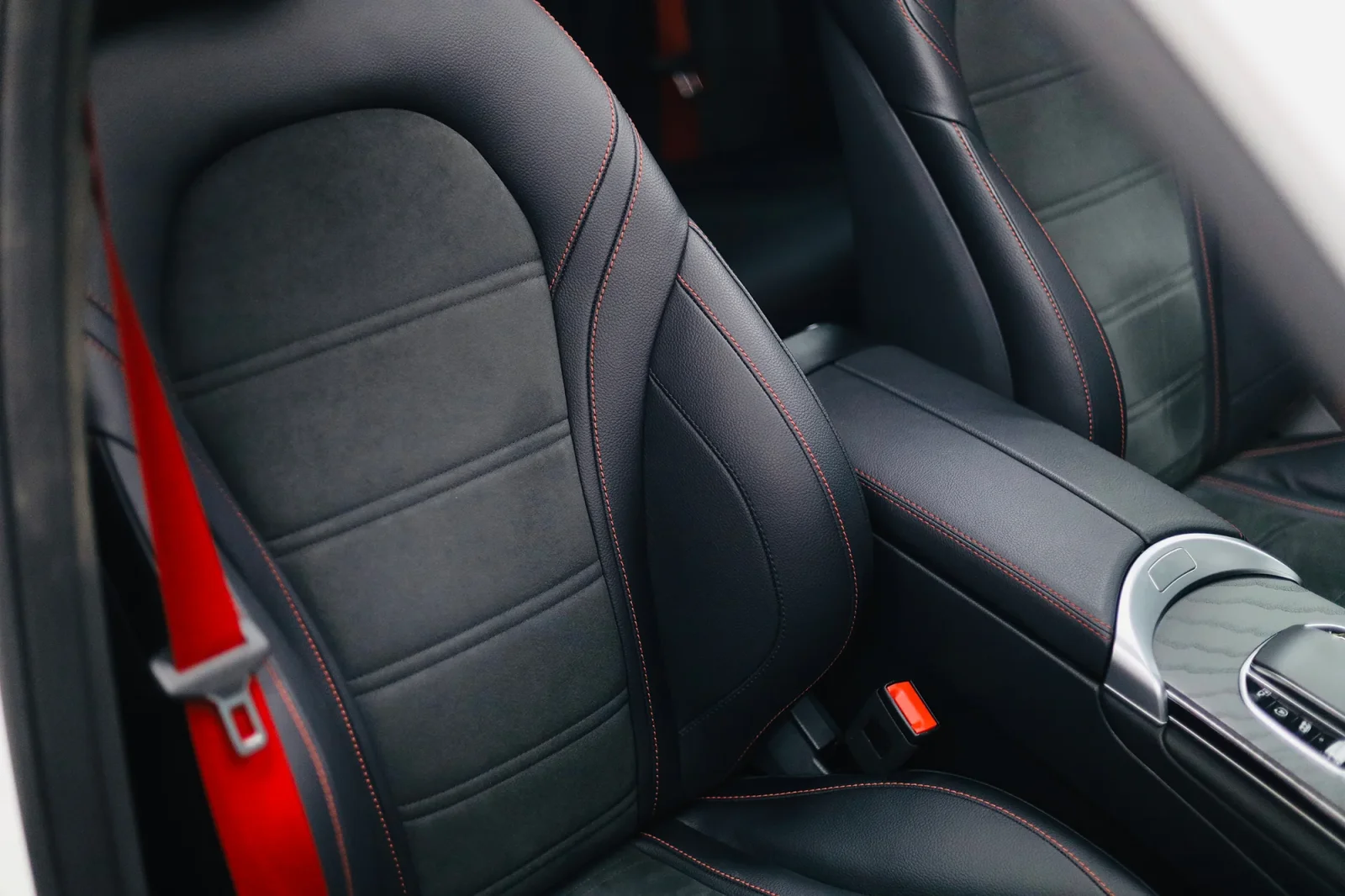 Alquiler Mercedes-Benz GLC 43 AMG Blanco 2022 en Dubái - 5 