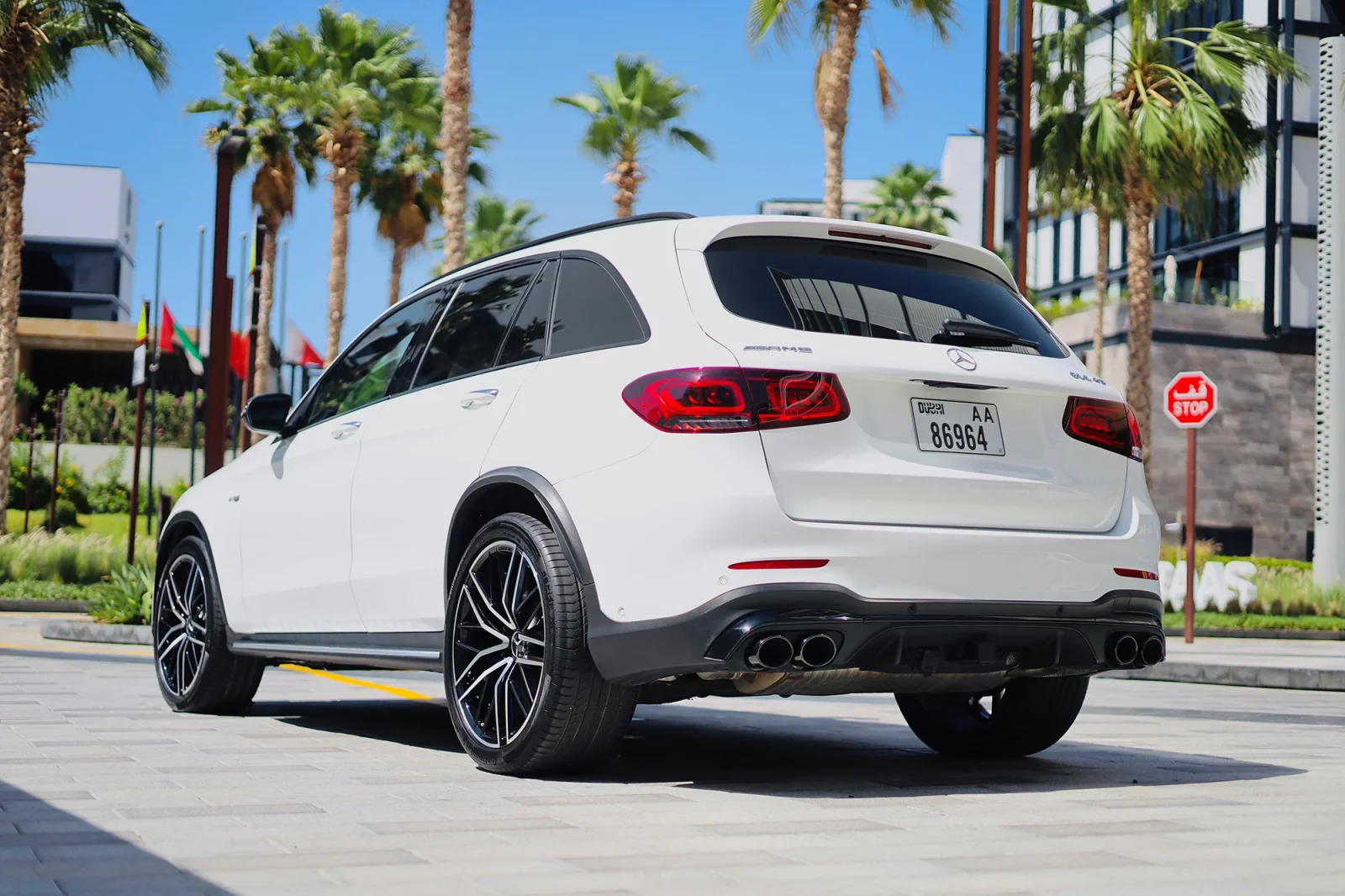 Alquiler Mercedes-Benz GLC 43 AMG Blanco 2022 en Dubái - 8 