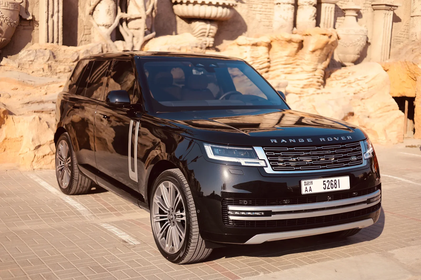 Miete Land Rover Range Rover Autobiography V8 Schwarz 2023 in der Dubai