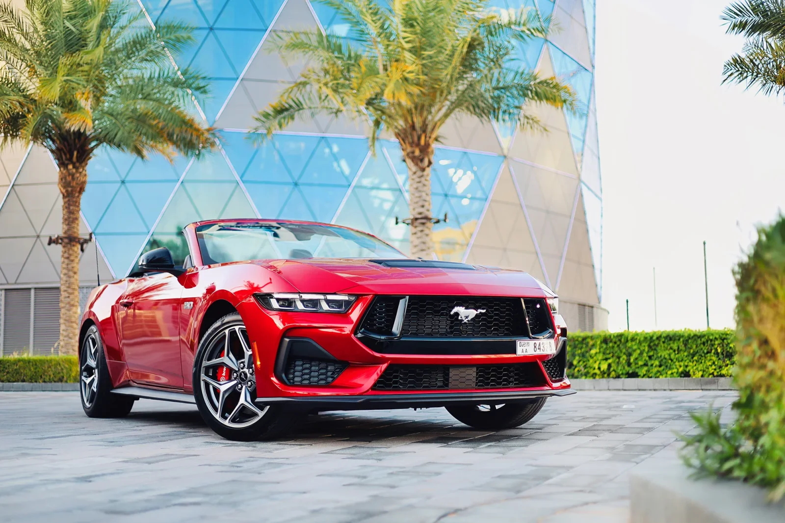 Miete Ford Mustang GT Restyling Rot 2024 in der Dubai