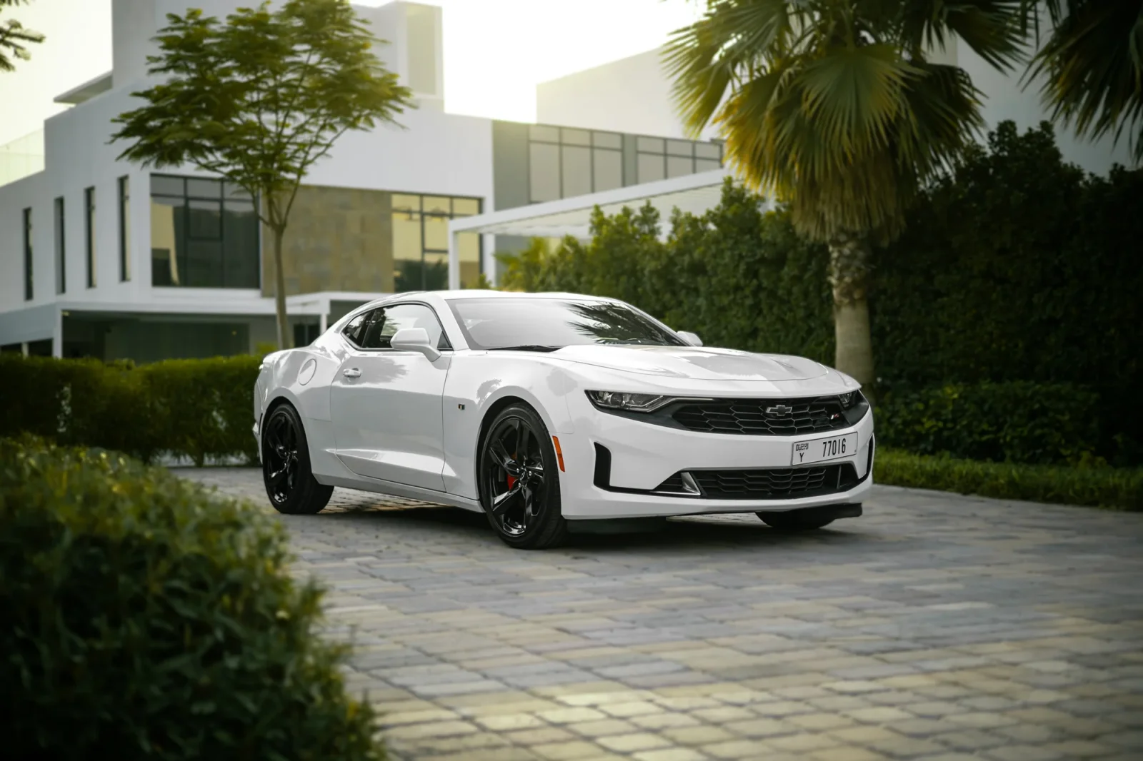 Miete Chevrolet Camaro RS Weiß 2023 in der Dubai