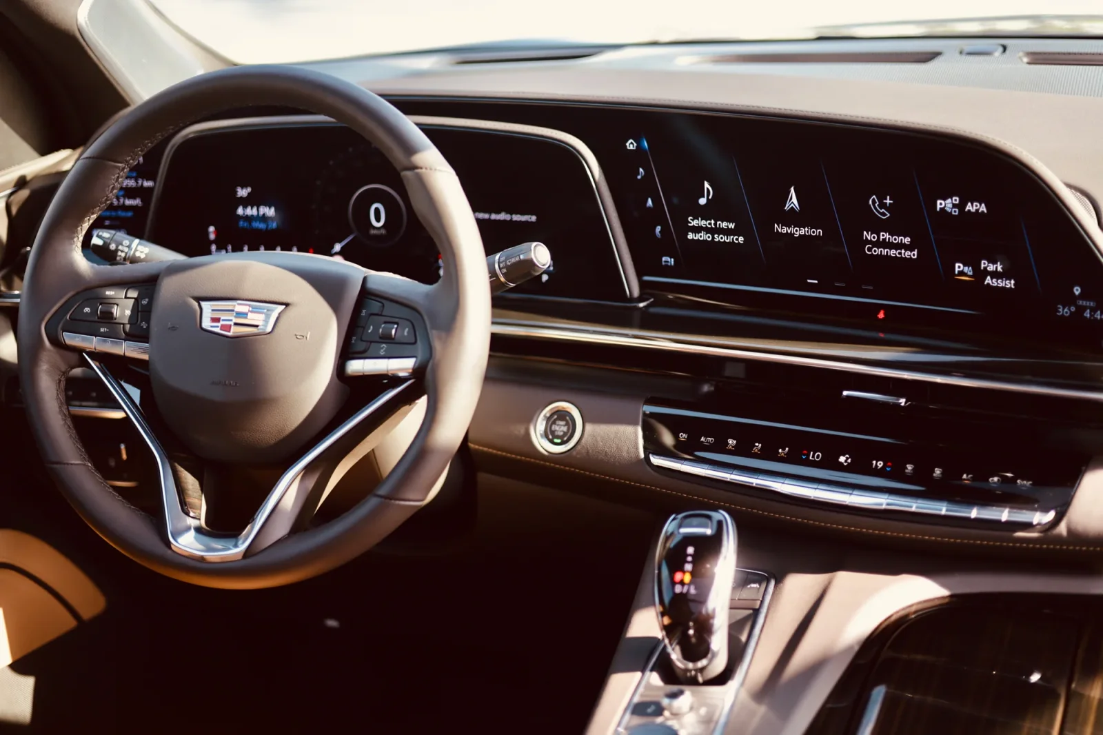 Huren Cadillac Escalade  Zwart 2023 in Dubai - 4 