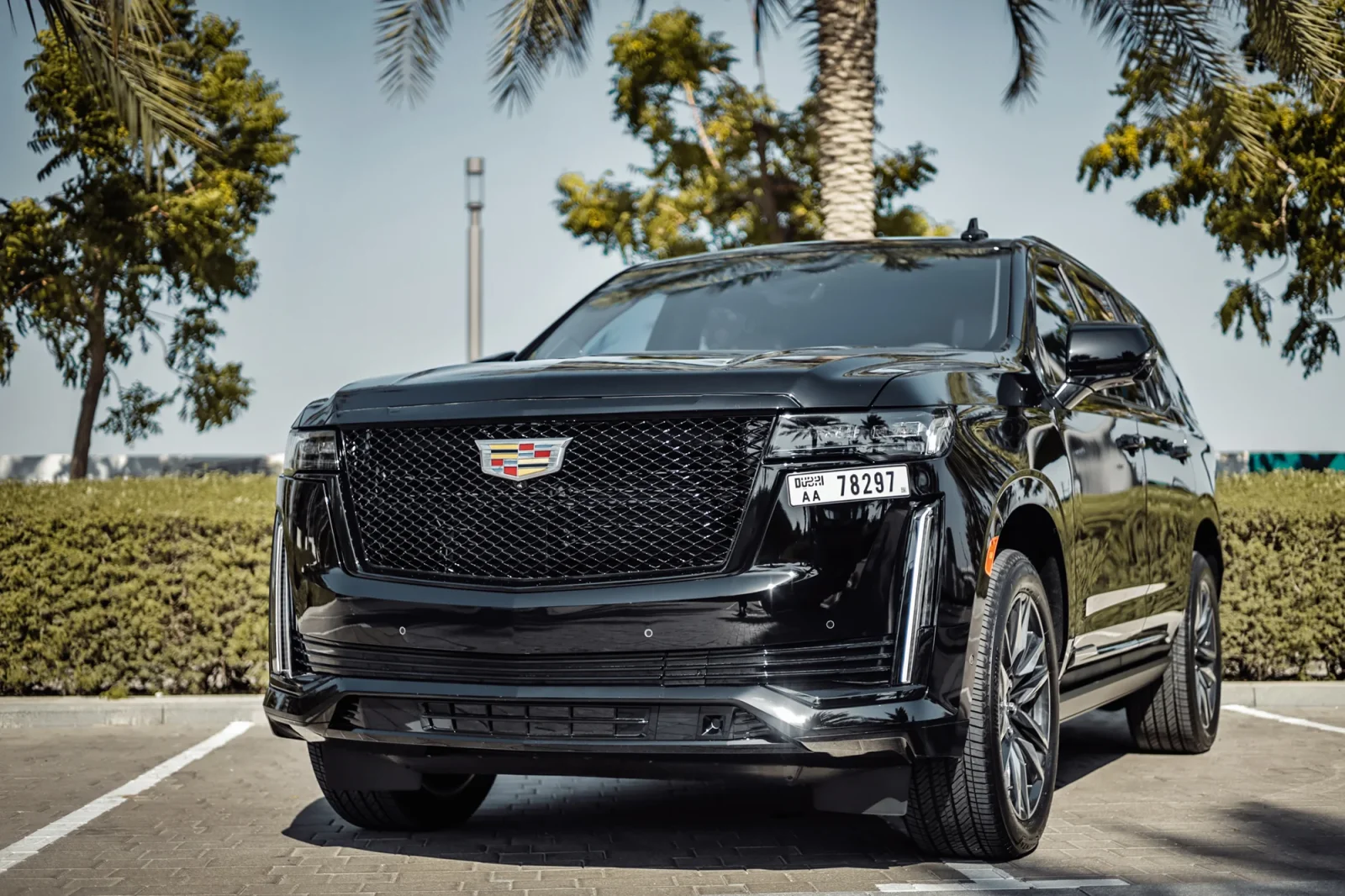 Huren Cadillac Escalade  Zwart 2023 in Dubai - 2 
