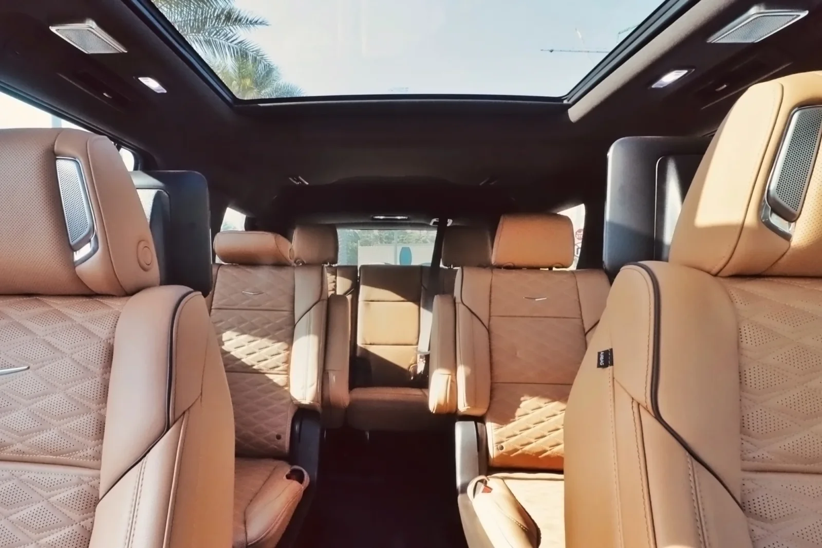 Huren Cadillac Escalade  Zwart 2023 in Dubai - 6 