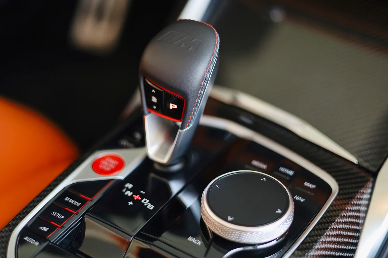 Huren BMW M4 Competition Zwart 2022 in Dubai - 4 