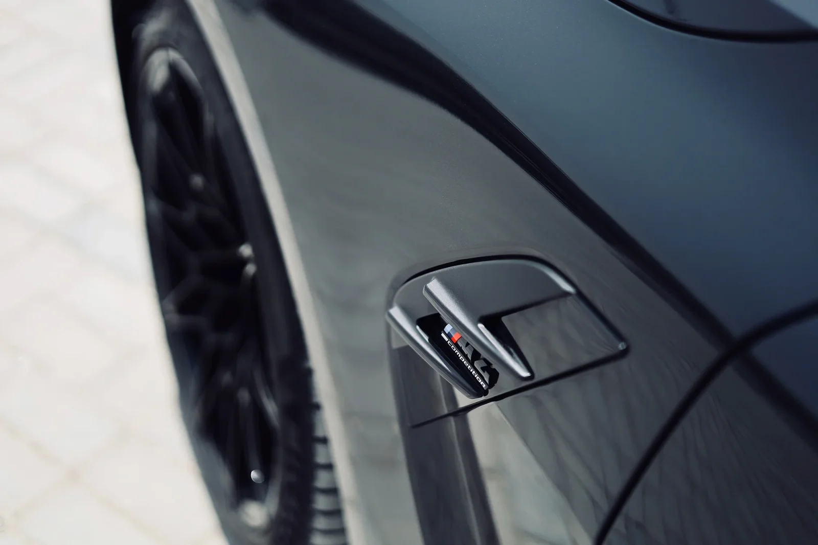 Huren BMW M4 Competition Zwart 2022 in Dubai - 15 