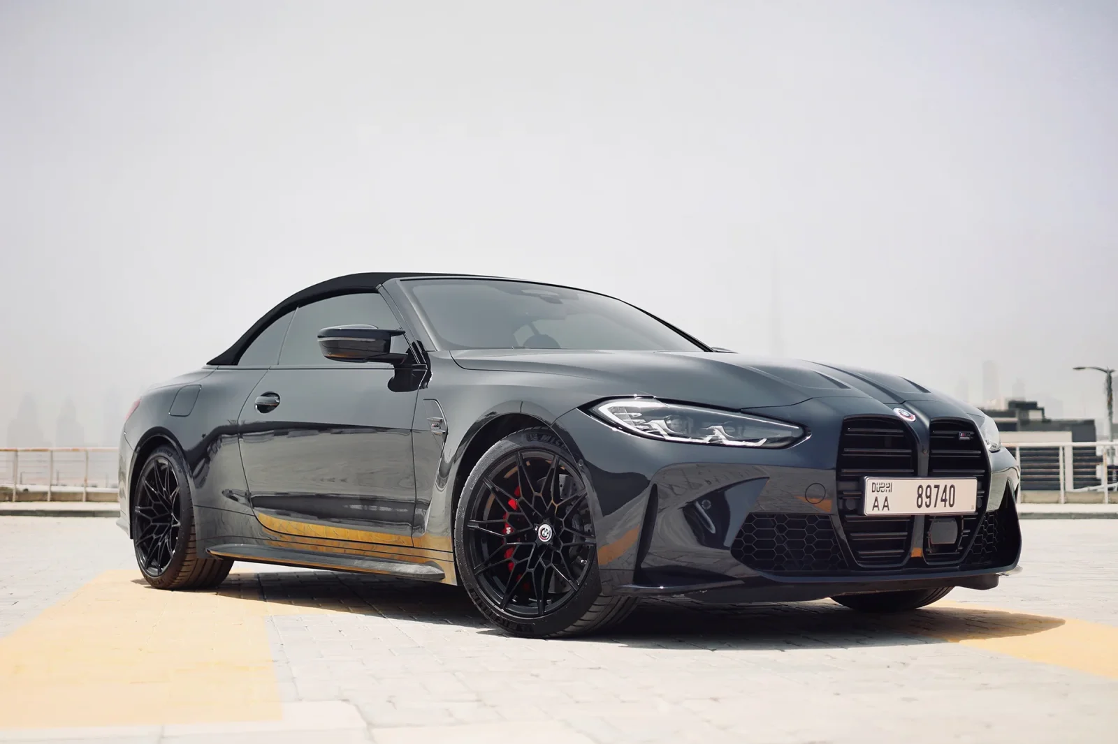 Kiralık BMW M4 Competition Siyah 2022 içinde Dubai