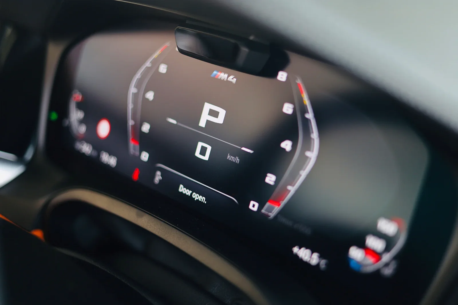 Huren BMW M4 Competition Zwart 2022 in Dubai - 5 