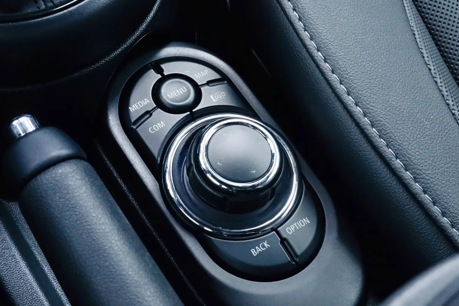 Аренда Mini Cooper  Желтый 2023 в Дубае - 6 