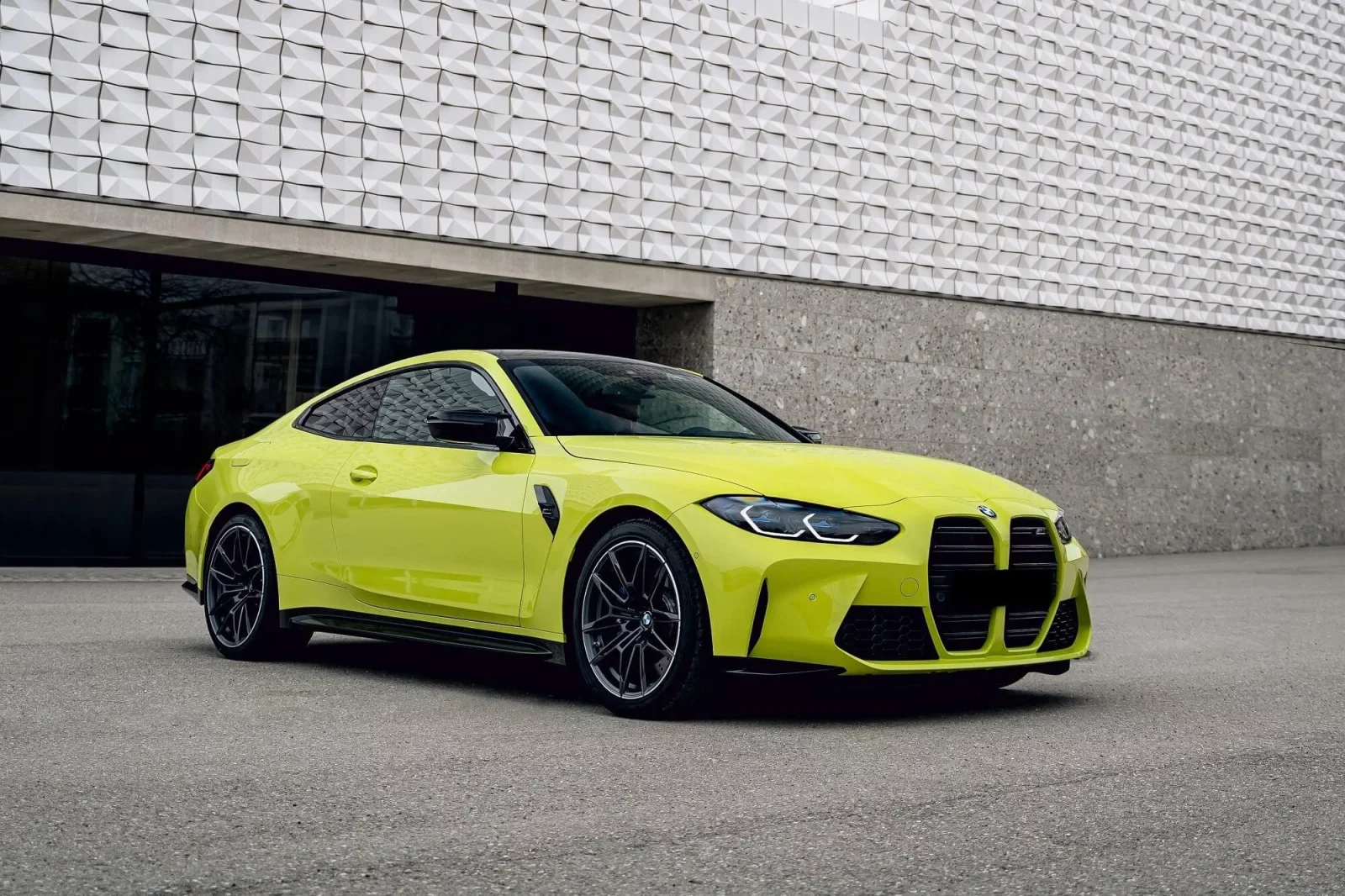 Alquiler BMW M4  Amarillo 2021 en Dubái