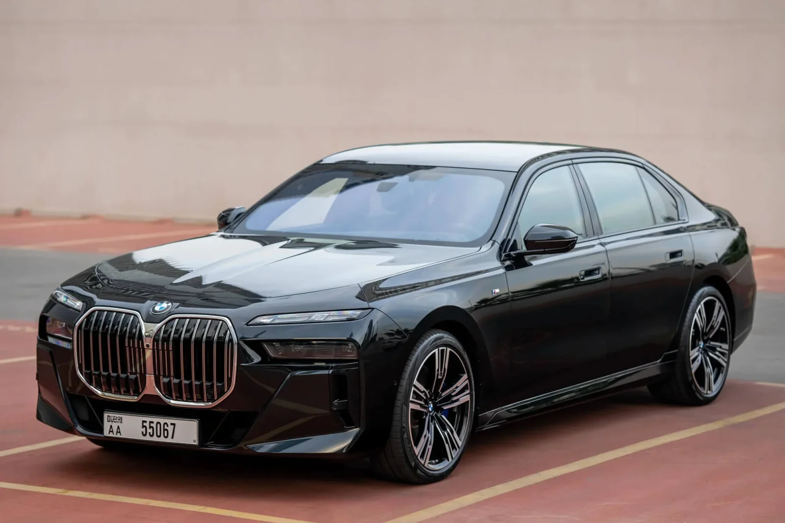 Miete BMW 7-Series 740i Schwarz 2024 in der Dubai