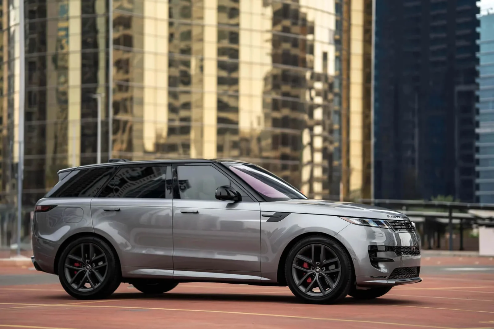 Huren Land Rover Range Rover Sport  Grijs 2023 in Dubai