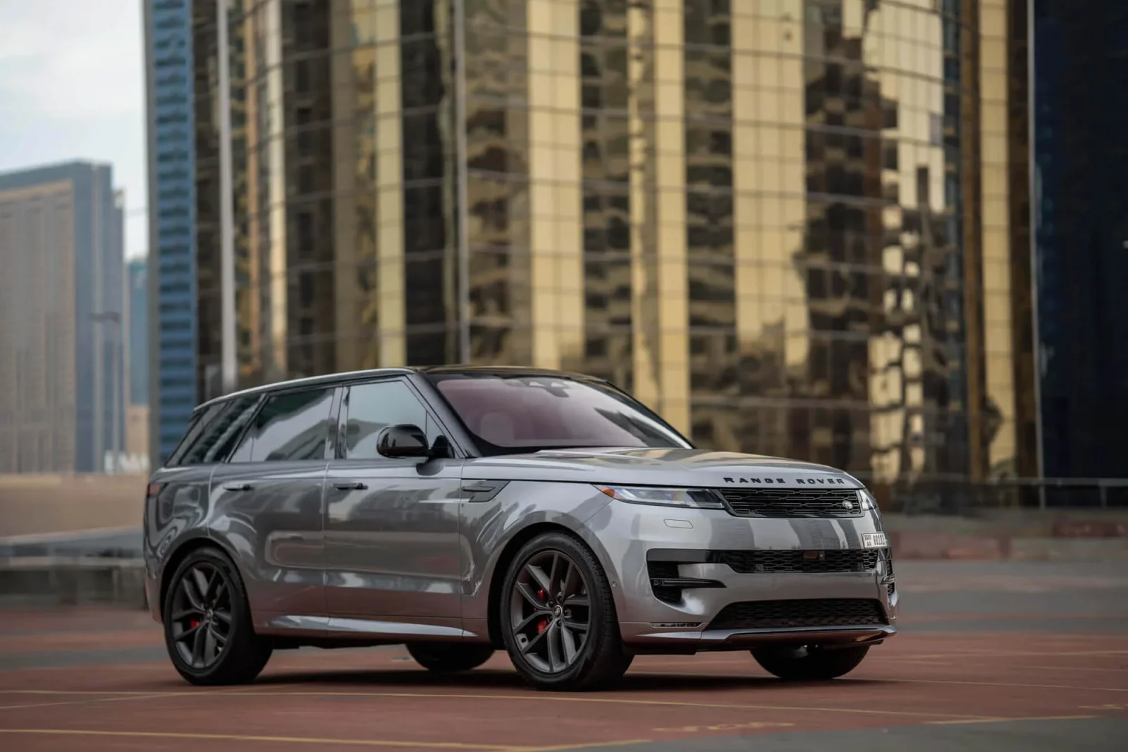 Huren Land Rover Range Rover Sport  Grijs 2023 in Dubai