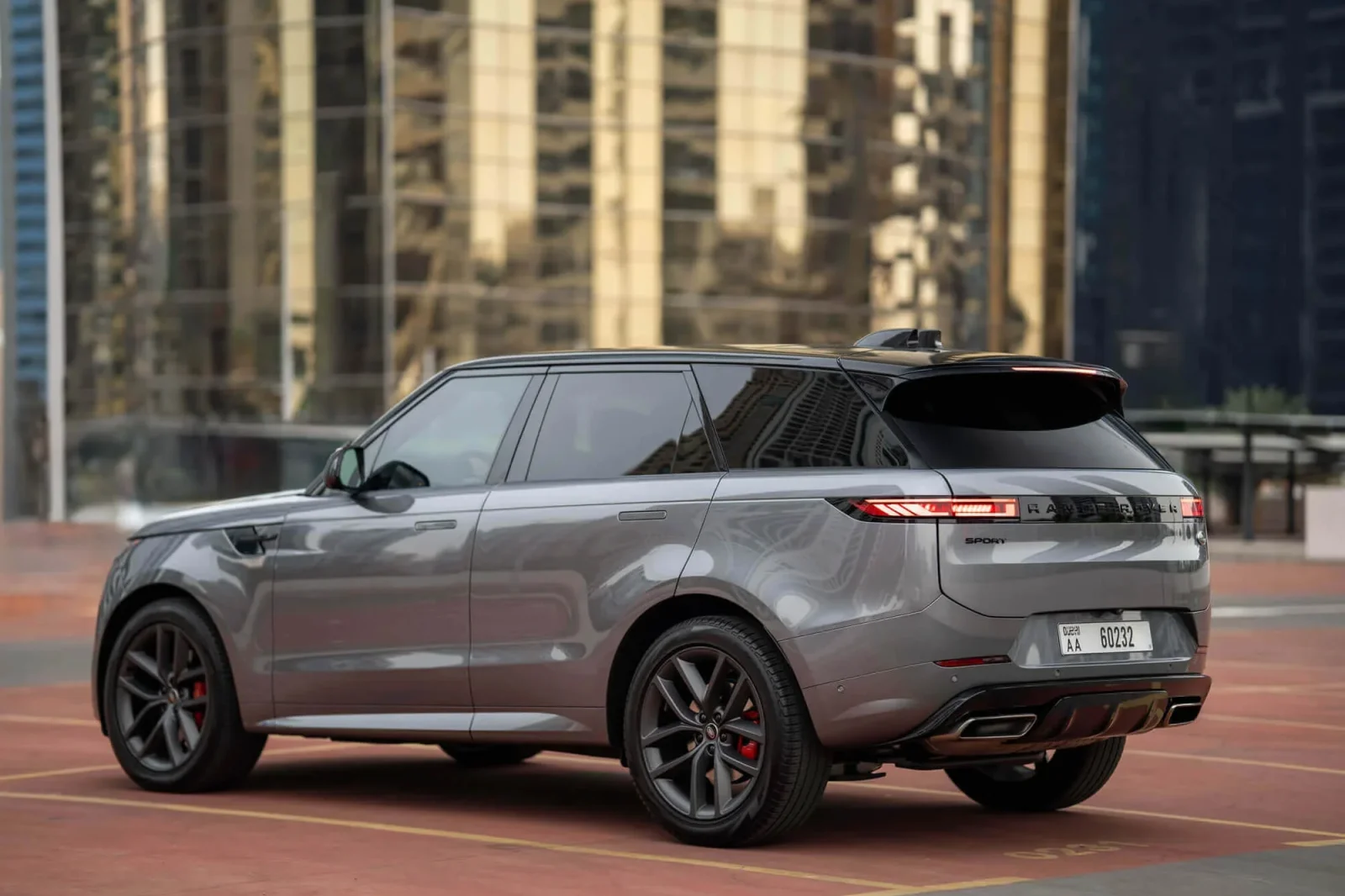 Huren Land Rover Range Rover Sport  Grijs 2023 in Dubai