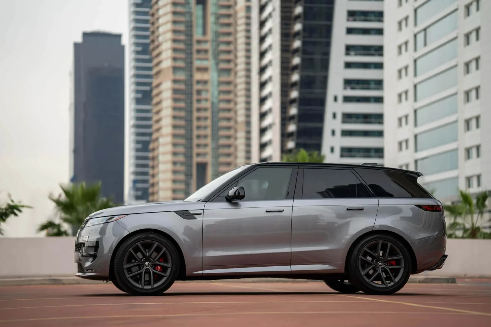 Huren Land Rover Range Rover Sport  Grijs 2023 in Dubai