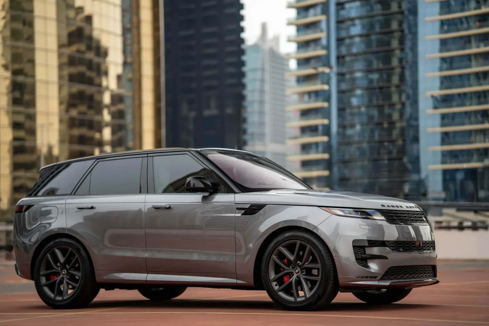 Huren Land Rover Range Rover Sport  Grijs 2023 in Dubai