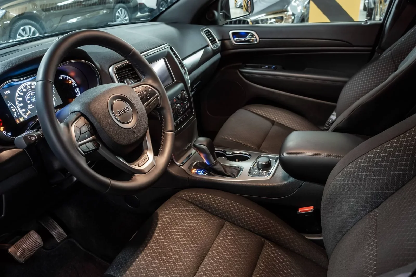 Affitto Jeep Grand Cherokee  Nero 2021 in Dubai - 5 