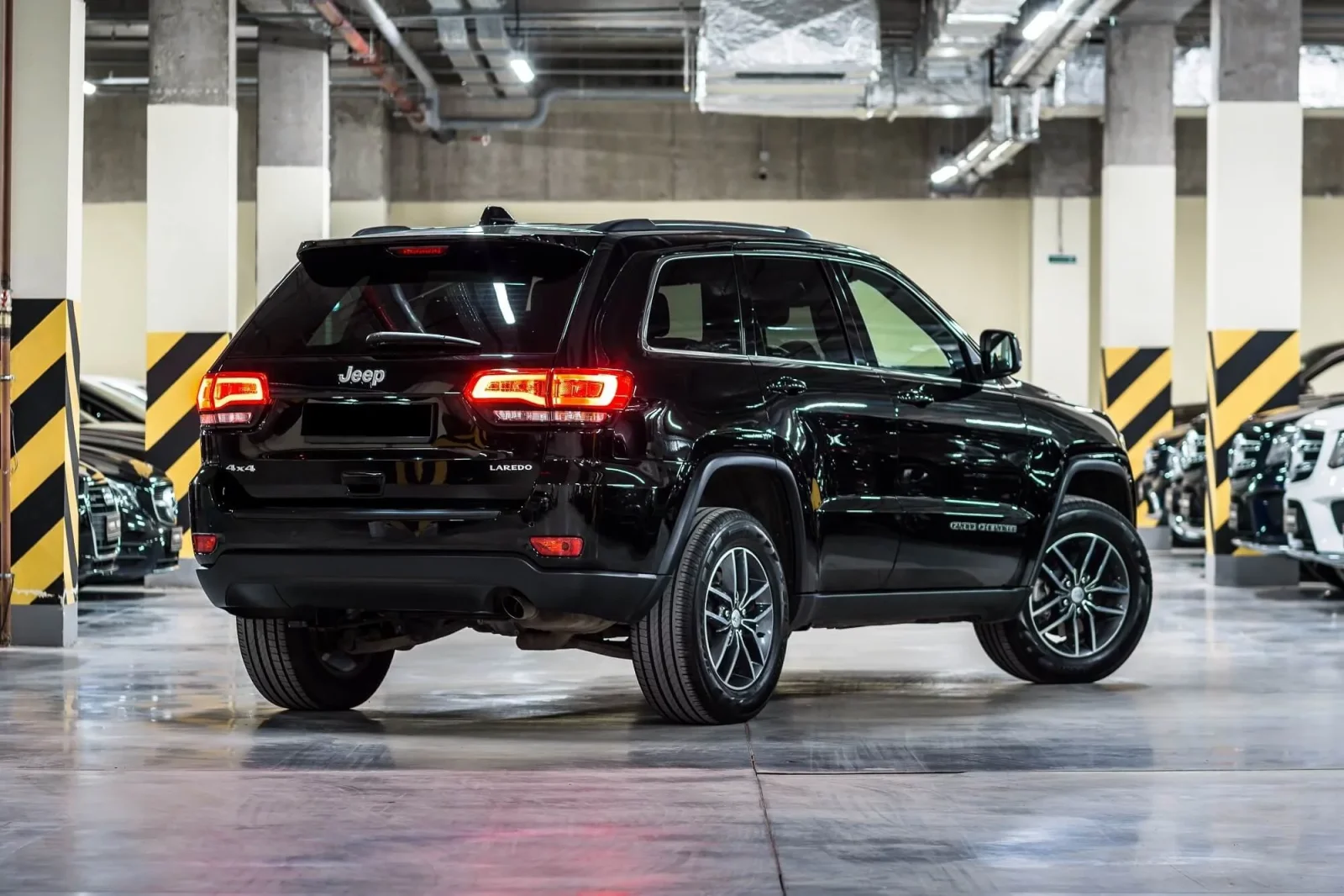 Affitto Jeep Grand Cherokee  Nero 2021 in Dubai - 3 