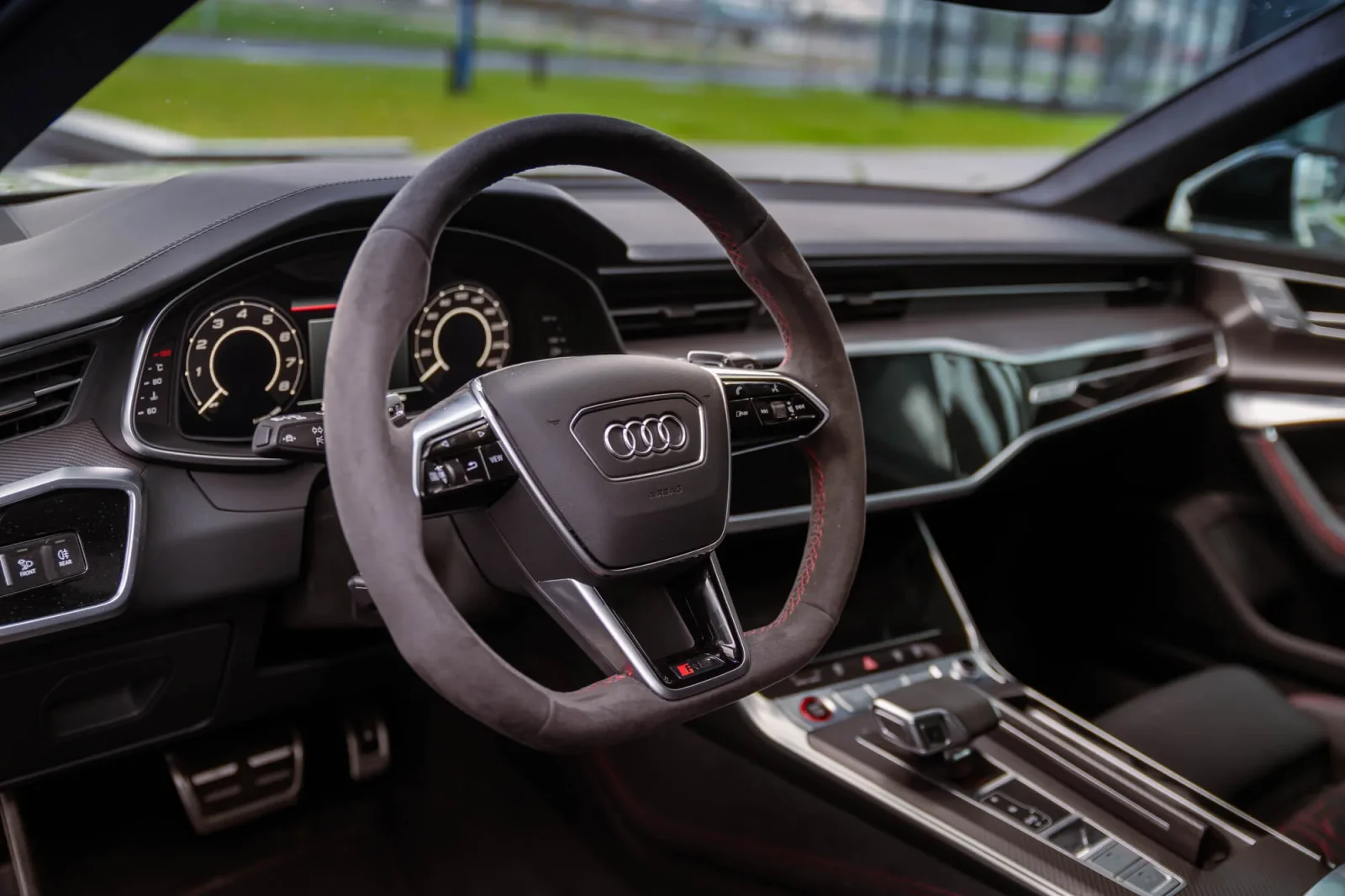 Huren Audi RS6  Grijs 2023 in Dubai